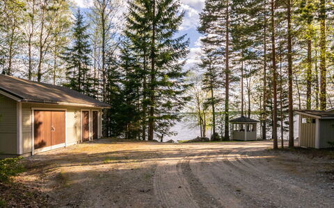 Mäntyrinne: Træ, Sommerhus, Bjælkehytte, Skov, Skur, Garden Bygninger, Lærk, Woodland, Bejdse