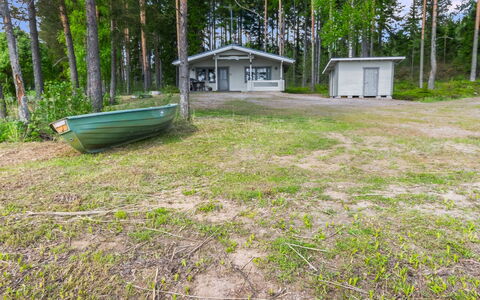 Auvola: Græs, Hus, Sommerhus, Land Lot, Hjem, Estate, Lawn, Sidespor, Stuehus, Veranda