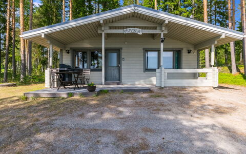 Auvola: Græs, Hus, Sommerhus, Land Lot, Hjem, Estate, Lawn, Sidespor, Stuehus, Veranda