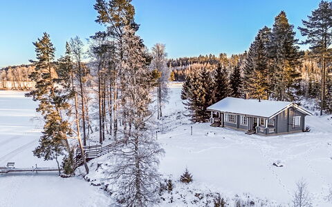 Iltarusko: Sne, Vinter, Træ, Afdeling, Træ, Hus, Hjem, Sommerhus, Tag, Landskab