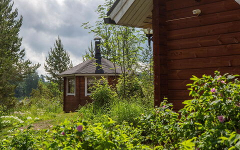 Ranta-Lemettilä: Busk, Sommerhus, Plantesamfund, Tag, Land Lot, Have, Bunddække, Forår, Garden Bygninger, Landscaping