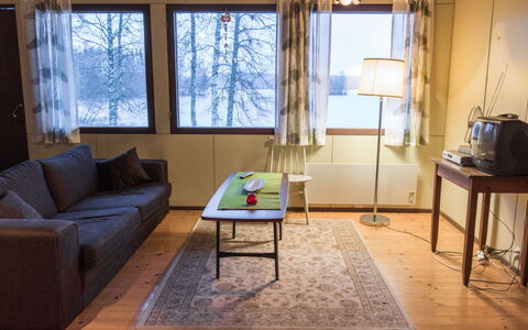 Vattomäki: Møbel, Gulvbelægning, Etage, Indretning, Træ, Trægulve, Couch, Stue, Værelse, Lejlighed