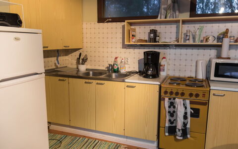 Vattomäki: Køkken Apparat, Køkken, Større Bandage, Countertop, Komfur, Træ, Møbel, Gulvbelægning, Køkkenvask, Indretning