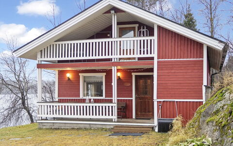 Pesäkolo: Træ, Hus, Sommerhus, Veranda, Hjem, Tag, Sidespor, Dør, Hårdttræ, Bejdse