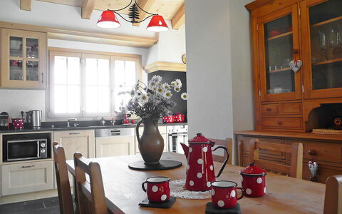 Chalet la Poya: Værelse, Indretning, Møbel, Ejendom, Hjem, Bygning, Hus, Bord, Etage, Træ