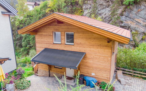 Am Arlberg: Plante, Bygning, Ejendom, Vindue, Træ, Træ, Hus, Land Lot, Vegetationen, Bord