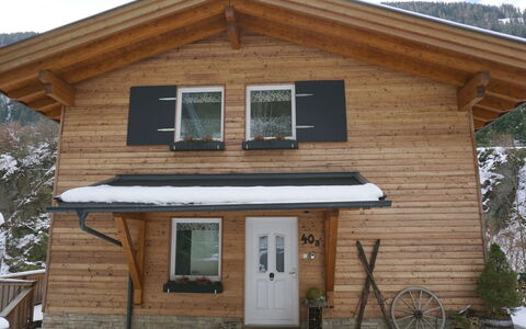 Am Arlberg: Bygning, Ejendom, Vindue, Cykel, Sne, Hjul, Hus, Træ, Dør
