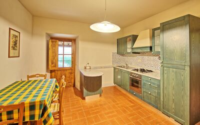 Tenuta 3: Værelse, Ejendom, Møbel, Etage, Bygning, Køkken, Countertop, Indretning, Hus, Hårdttræ
