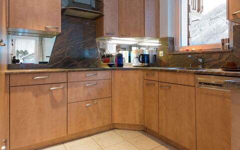 Piccolo: Brun, Countertop, Cabinetry, Køkkenvask, Ejendom, Møbel, Tap, Håndvask, Køkken Apparat, Køkken