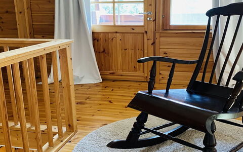 Notkontaus: Græs, Hus, Sommerhus, Land Lot, Hjem, Estate, Lawn, Sidespor, Stuehus, Veranda