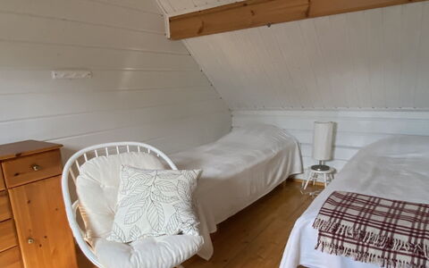Notkontaus: Græs, Hus, Sommerhus, Land Lot, Hjem, Estate, Lawn, Sidespor, Stuehus, Veranda