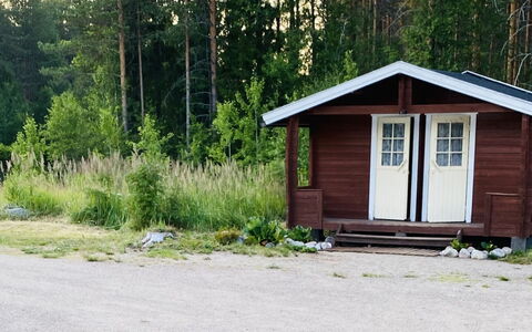 Notkontaus: Græs, Hus, Sommerhus, Land Lot, Hjem, Estate, Lawn, Sidespor, Stuehus, Veranda
