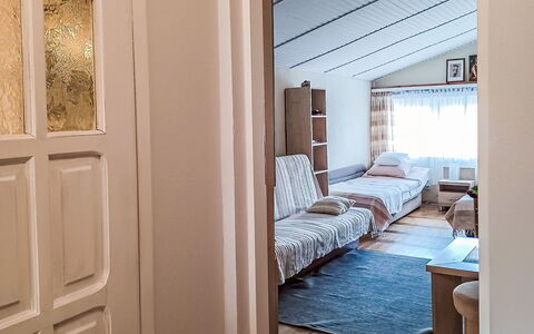 Bursztynowa: Møbel, Indretning, Etage, Gulvbelægning, Træ, Loft, Værelse, Textile, Seng, Soveværelse