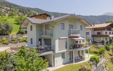 Muehlbach: Himmel, Bygning, Plante, Ejendom, Vindue, Hus, Land Lot, Træ, Urban Design, Bjerg