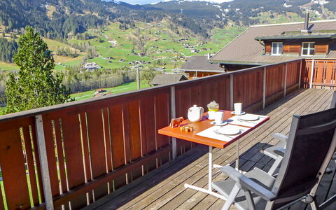 Chalet Ahornen: Himmel, Møbel, Bygning, Sky, Bjerg, Bord, Træ, Udendørs Møbler, Hegn, Træ