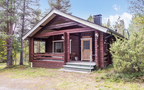 Rukatörmä, Kesäjärvi: Græs, Hus, Sommerhus, Land Lot, Hjem, Estate, Lawn, Sidespor, Stuehus, Veranda