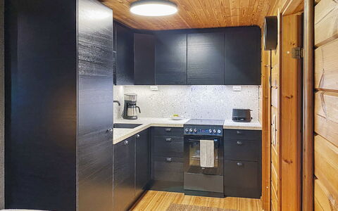 Uolevintie 39B: Træ, Gulvbelægning, Indretning, Etage, Loft, Køkken, Countertop, Cabinetry, Belysning, Køkken Apparat