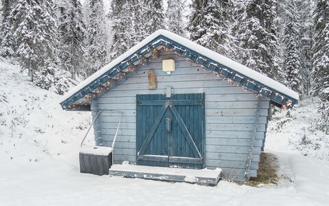 Pöllölaakso: Træ, Sidespor, Sommerhus, Hus, Hjem, Planke, Garden Bygninger, Bjælkehytte, Hårdttræ, Veranda