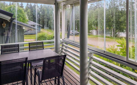 Kelokivakka D19: Veranda, Loft, Glas, Dæk, Skygge, Dagslys, Altan, Hårdttræ, Design, Stol