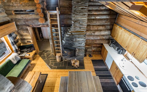 Seitsemän Savua 3: Træ, Loft, Hårdttræ, Sommerhus, Planke, Bjælkehytte, Bejdse, Naturmateriale, Tømmer, Bjælke