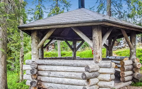 Seitsemän Savua 3: Træ, Skov, Udendørs Struktur, Gazebo, Vinter, Hytte, Bjælkehytte, Pavilion, Woodland, Garden Bygninger