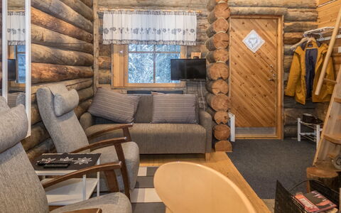 Saukkokumpu 3: Træ, Sommerhus, Bjælkehytte, Lejlighed, Bejdse, Hårdttræ, Naturmateriale, Stue, Stol, Tømmer