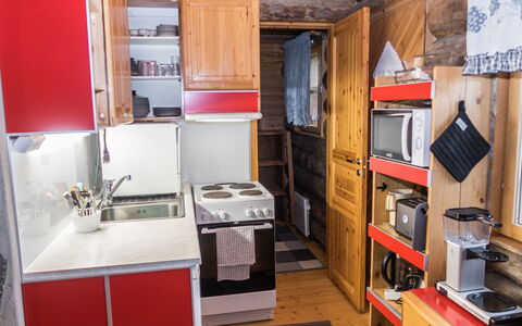 Saukkokumpu 3: Træ, Køkken, Større Bandage, Gulvbelægning, Møbel, Etage, Værelse, Cabinetry, Køkken Apparat, Bejdse