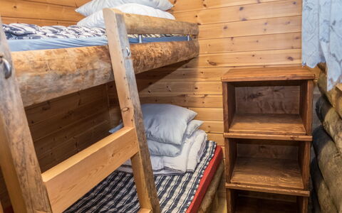 Saukkokumpu 3: Køjeseng, Træ, Soveværelse, Etage, Seng, Gulvbelægning, Sengetøj, Sengetøj, Møbel, Indretning