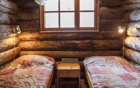 Rukakolo: Træ, Soveværelse, Sengetøj, Seng, Sengetøj, Møbel, Etage, Værelse, Sengetøj, Bed Frame