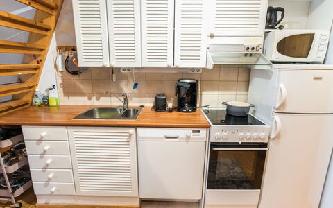 Kelokivakka E23: Køkken, Køkken Apparat, Større Bandage, Træ, Gulvbelægning, Countertop, Indretning, Etage, Cabinetry, Husholdningsapparat