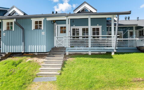 Kelokivakka E23: Græs, Hus, Sommerhus, Land Lot, Hjem, Estate, Lawn, Sidespor, Stuehus, Veranda