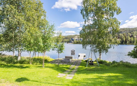 Kelokivakka E23: Græs, Hus, Sommerhus, Land Lot, Hjem, Estate, Lawn, Sidespor, Stuehus, Veranda