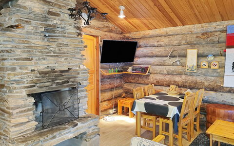 Kuusiruka 10: Træ, Sommerhus, Bjælkehytte, Skov, Skur, Garden Bygninger, Lærk, Woodland, Bejdse