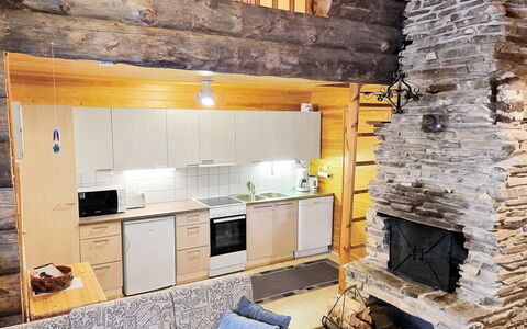Kuusiruka 10: Træ, Sommerhus, Bjælkehytte, Skov, Skur, Garden Bygninger, Lærk, Woodland, Bejdse