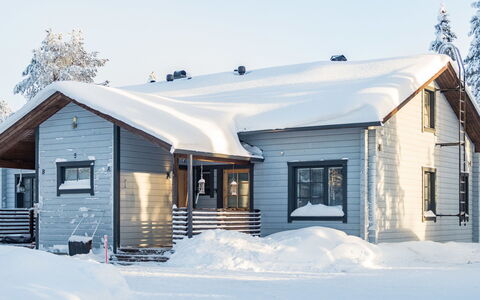 Saukkotupa: Græs, Hus, Sommerhus, Land Lot, Hjem, Estate, Lawn, Sidespor, Stuehus, Veranda
