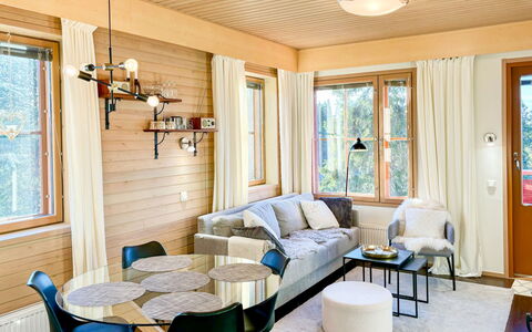 Ruka Sunhill: Træ, Sommerhus, Bjælkehytte, Skov, Skur, Garden Bygninger, Lærk, Woodland, Bejdse