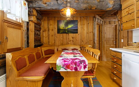 Rukaveska 4B: Træ, Sommerhus, Bjælkehytte, Skov, Skur, Garden Bygninger, Lærk, Woodland, Bejdse