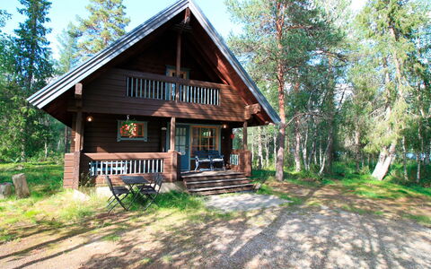 Marjatan Mökki: Træ, Sommerhus, Bjælkehytte, Skov, Skur, Garden Bygninger, Lærk, Woodland, Bejdse