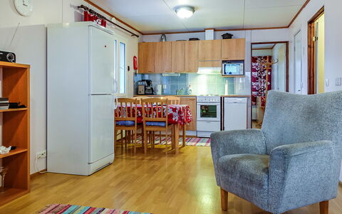 Mellaniemi: Træ, Sommerhus, Bjælkehytte, Skov, Skur, Garden Bygninger, Lærk, Woodland, Bejdse