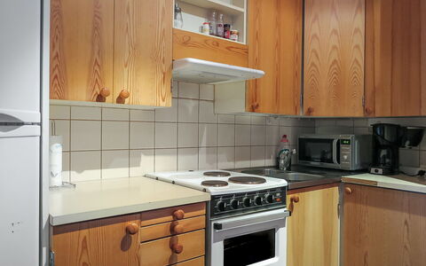 Saariselän Väärtin Kammi 1: Køkken Apparat, Køkken, Countertop, Cabinetry, Større Bandage, Komfur, Husholdningsapparat, Komfur, Møbel, Træ