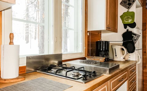 Hoviranta: Køkken Apparat, Køkken, Countertop, Større Bandage, Cabinetry, Komfur, Træ, Husholdningsapparat, Gaskomfur, Komfur