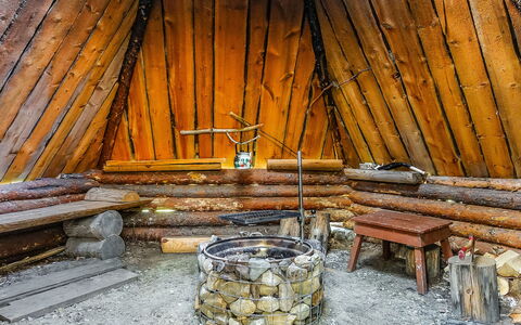 Kiepinkulma a: Træ, Sommerhus, Bjælkehytte, Skov, Skur, Garden Bygninger, Lærk, Woodland, Bejdse