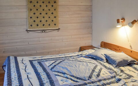 Ahonlaita: Træ, Soveværelse, Sengetøj, Sengetøj, Gulvbelægning, Etage, Sengetøj, Værelse, Seng, Loft