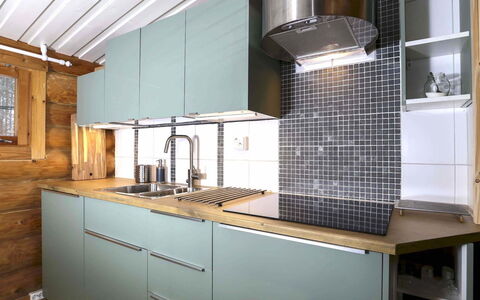 Pohosniemi: Køkken, Countertop, Indretning, Cabinetry, Gulvbelægning, Køkken Apparat, Træ, Møbel, Større Bandage, Sanitærarmatur