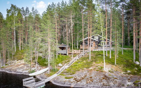 Kalliomökki: Træ, Sidespor, Sommerhus, Hus, Hjem, Planke, Garden Bygninger, Bjælkehytte, Hårdttræ, Veranda
