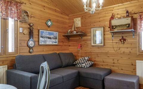 Eemeli: Møbel, Træ, Indretning, Gulvbelægning, Couch, Etage, Værelse, Stue, Loft, Hjem
