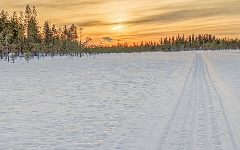 Eemeli: Himmel, Vinter, Sne, Solopgang, Fryser, Solnedgang, Sollys, Morgen, Aften, Skumring