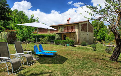 Villa Diletta: Ejendom, Backyard, Hus, Gård, Bygning, Ejendom, Træ, Græs, Hjem, Landdistrikt