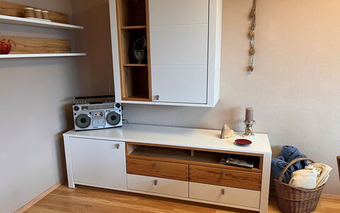 Mühlbach am Hochkönig 250: Cabinetry, Møbel, Countertop, Ejendom, Spejl, Bygning, Træ, Køkken, Skuffe, Indretning