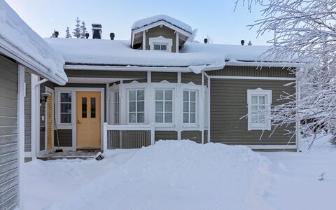 Rukan Taikavuosseli 12 a: Træ, Sne, Sommerhus, Vinter, Tag, Hjem, Fryser, Bjælkehytte, Sidespor, Hældning